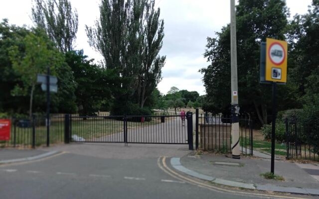 Charming 2-bed Apartment in London