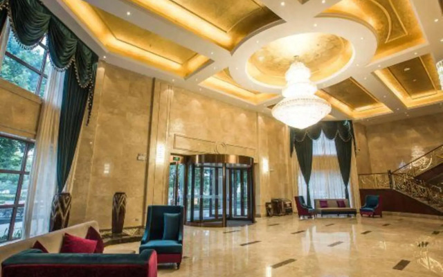Xiangyang Dongfeng Hotel