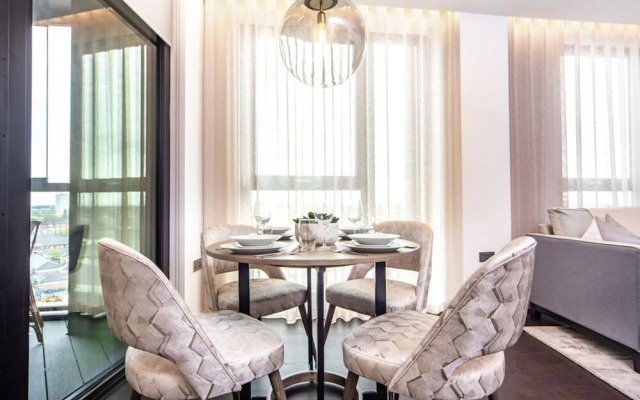 Luxury Two bed by the US Embassy