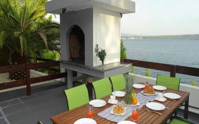 Seaside Villa mit Pool für 12 Personen