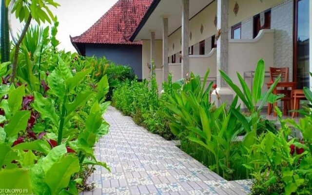 Putu Lembongan Lodge