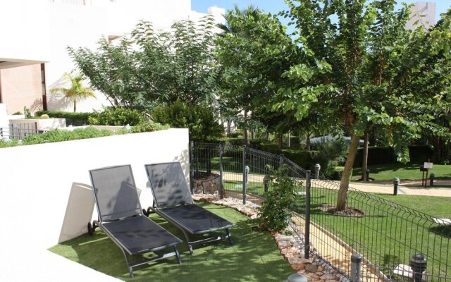 Private Pool Apartment Near Beach