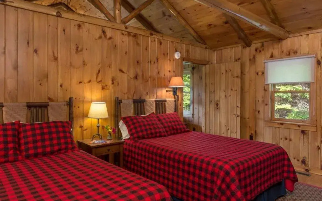 Elk Lake Lodge