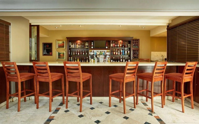 StayEasy Century City