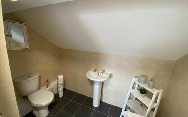 Stylish 2 bed apartment sea front location suite 3