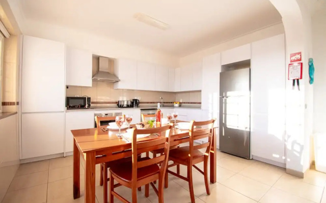 10 Marinha Two Bed Apt At Award Wining Beach