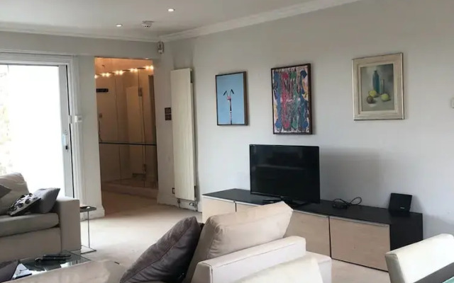 Beaufort Gardens Apartment