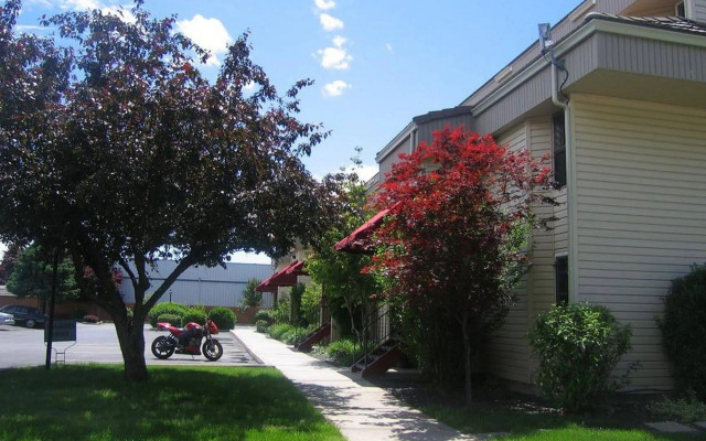 Bond Hotel and Extended Stay