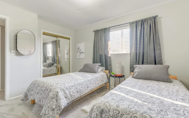 Walk to Conveniences: Tempe Condo w/ Pool!