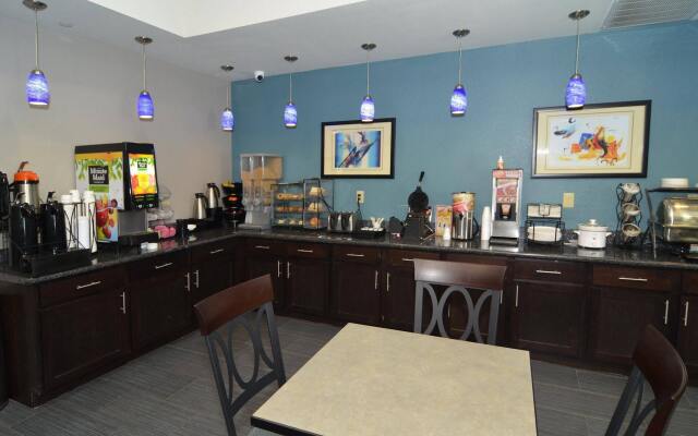 Best Western Plus Kenedy Inn