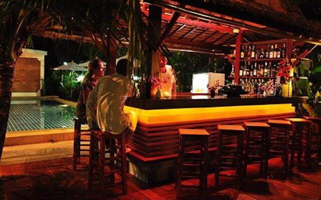 Baan Chayna Hotel