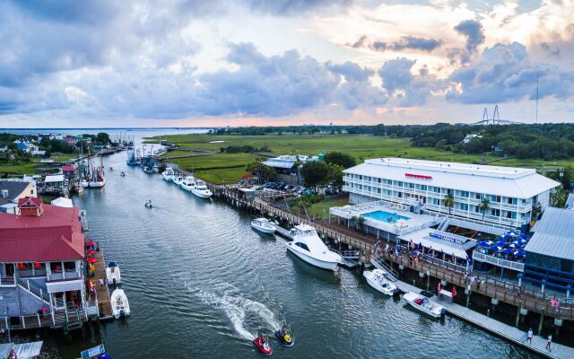 Shem Creek Inn