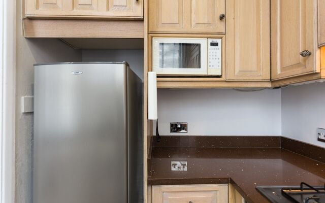 1 Bedroom Flat in Chelsea Sleeps 4