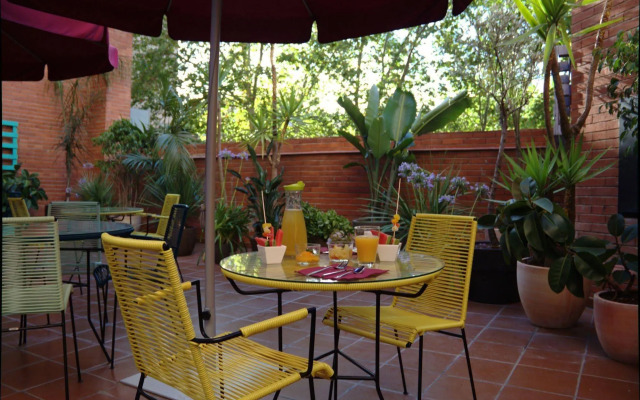 Chic & Basic Velvet Hotel