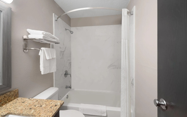 Super 8 by Wyndham Farmville