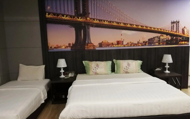 Ease Hotel