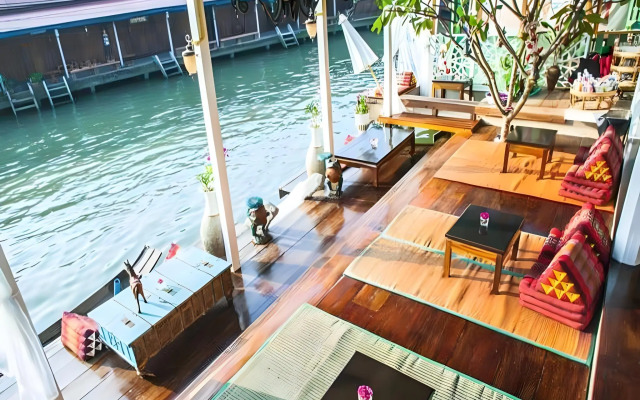 At Casa Guesthouse Amphawa