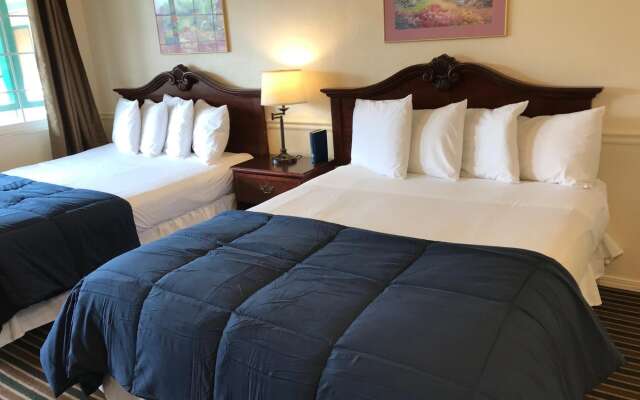 Monterey Pines Inn