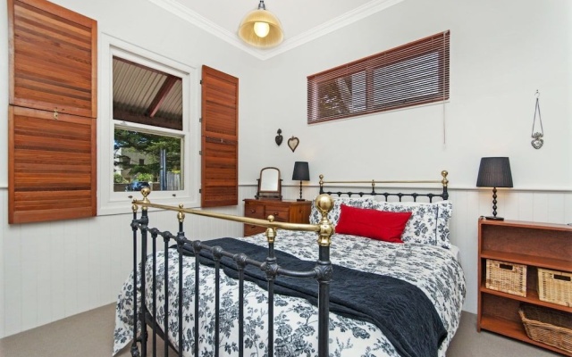 Railway Cottage – Guest Rooms – Port Fairy