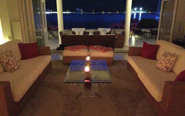 Villa Almadria Luxury Bed & Breakfast