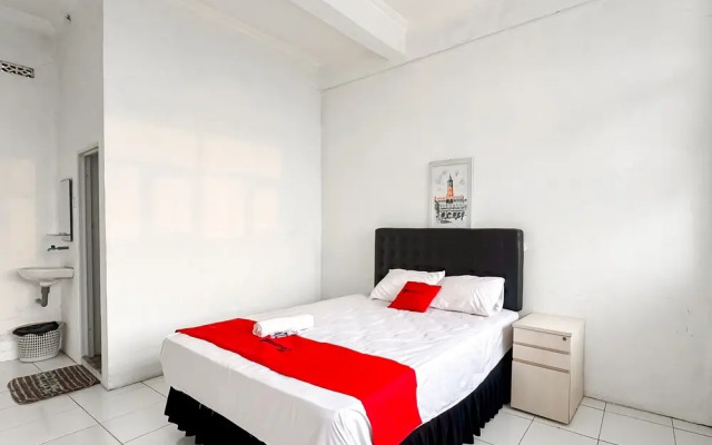 RedDoorz Syariah @ Neu Hostel Cisarua Lembang
