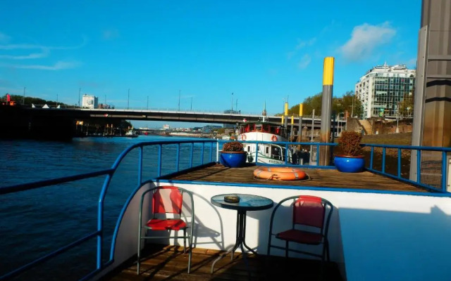 Hotelschiff Nedeva Bremen