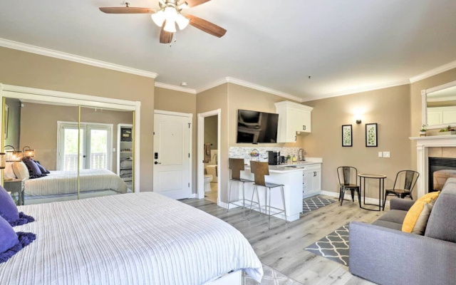 Peaceful Midway Studio w/ Mountain + Golf Views!