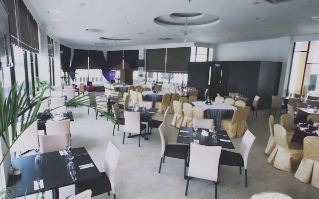 The Regency Waterfront Hotel