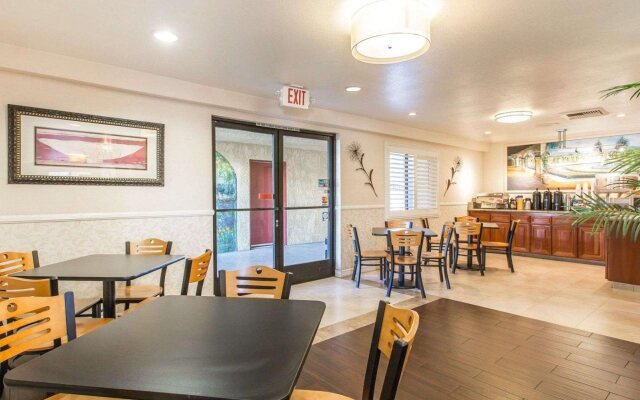 Rodeway Inn & Suites Colton - Riverside