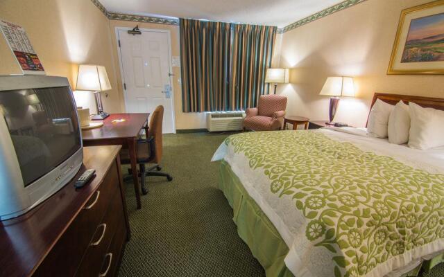 莱瑟姆戴斯套房酒店/北阿尔巴尼(Albany Airport Hotel)