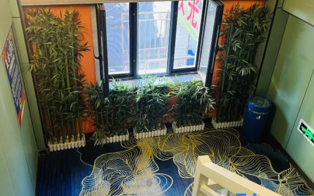 Blue Whale Business Travel Hotel (Xinjiang Agricultural University)