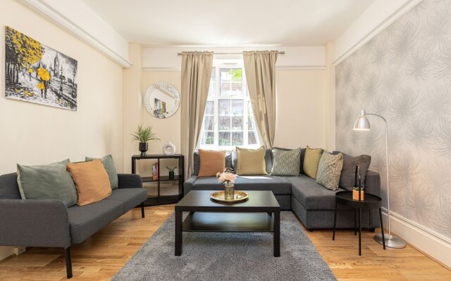 Charming 2 Bedroom Flat in Kensington High Street