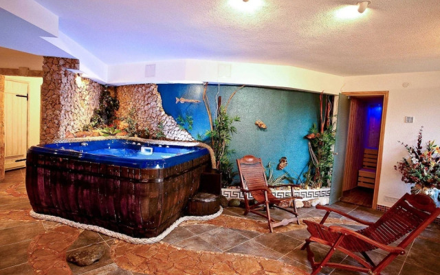 Authentic Dalmatian Hillside Escape With Pool, Sauna & BBQ