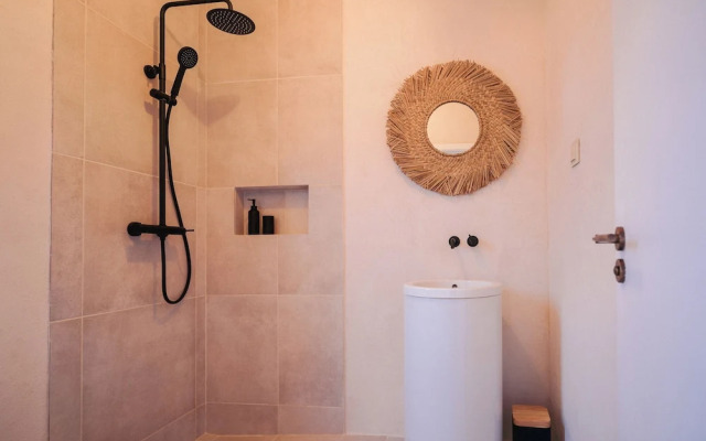 Birds of Paradise - Boutique surf lodge