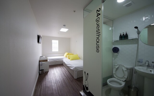 24 Guesthouse Myeongdong Town