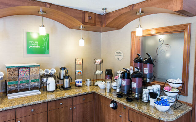 Comfort Inn & Suites Springfield I-44