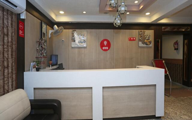 OYO Flagship 12177 Hotel Crystal Inn