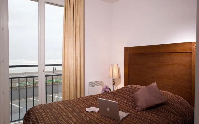 Comfortably Furnished Apartment With a sea View