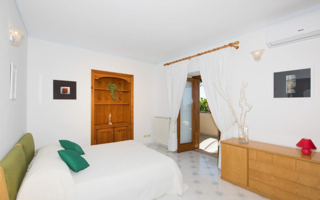 Villa Savina - Elegant Family Villa Overlooks Amalfi Coast -