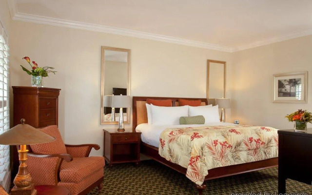 The Pillars Hotel & Club