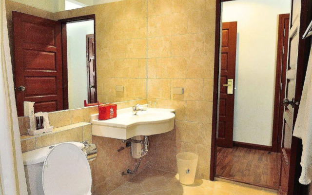 ZEN Rooms Ratchadaphisek Soi Sukruamkan