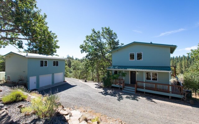 The Oaks Home features Private Disc Golf Course by RedAwning