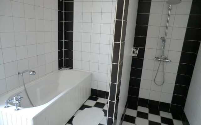 Petit Château Armand Bourgoin B & B