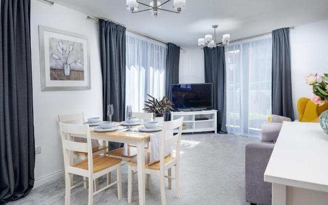 Luxury 2Bed Spacious Apartment- City Centre- Free Parking