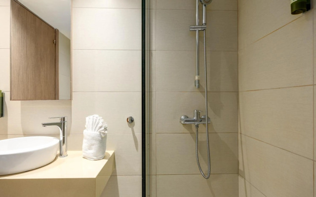 Melpo Antia Hotel & Suites