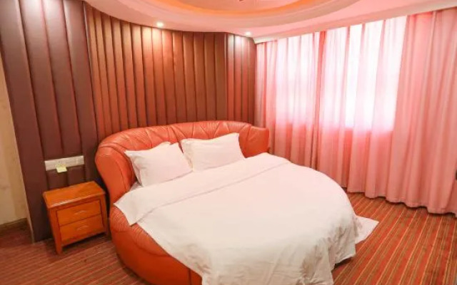 Chenlong 168 Hotel (Huaihua East Railway Station)