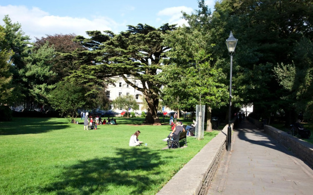Victoria Square Hotel