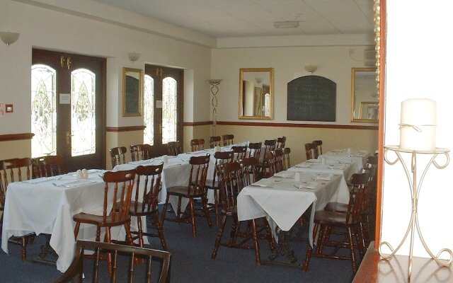 Riverside Hotel