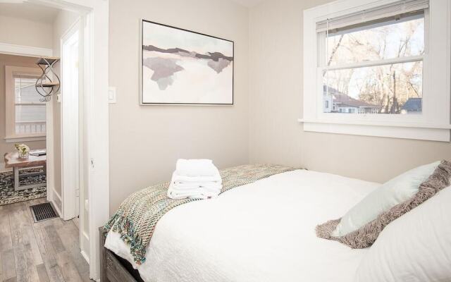 Cozy Carriage House | Walk to UNC | + Free Bikes