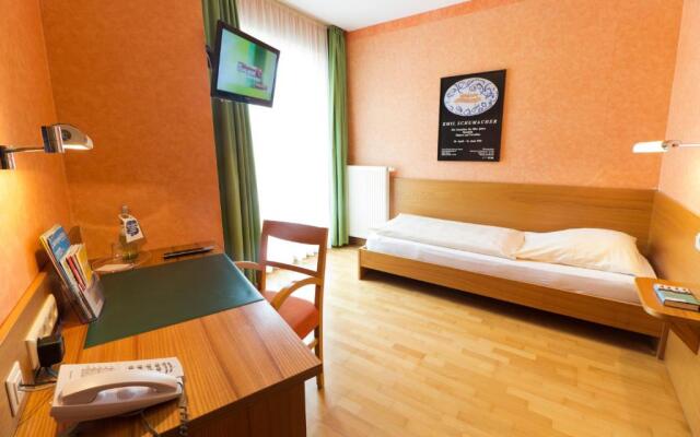 An der Persiluhr Stadt-gut-Hotel